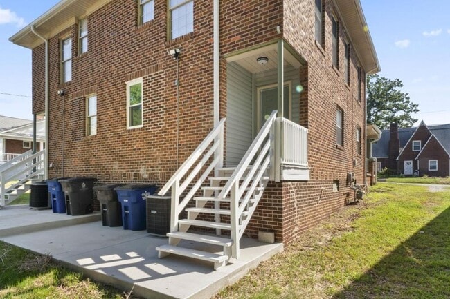 Building Photo - 2842 Bon Air Ave