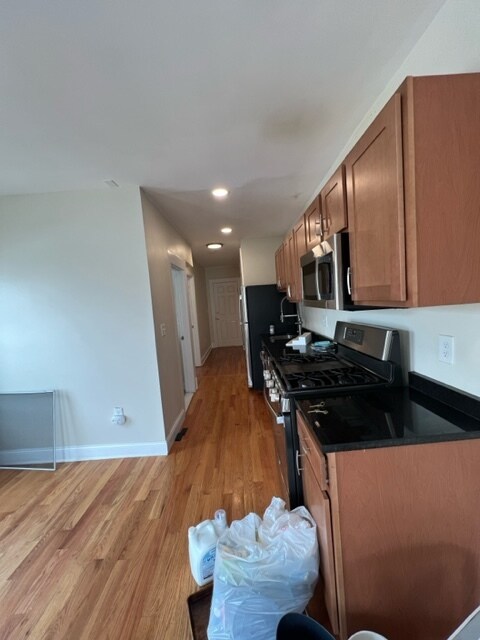 Building Photo - 83 Hall St