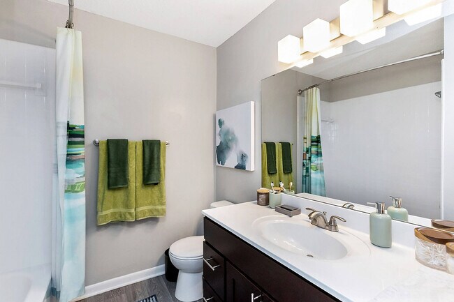 Foto del edificio - South Square Townhomes