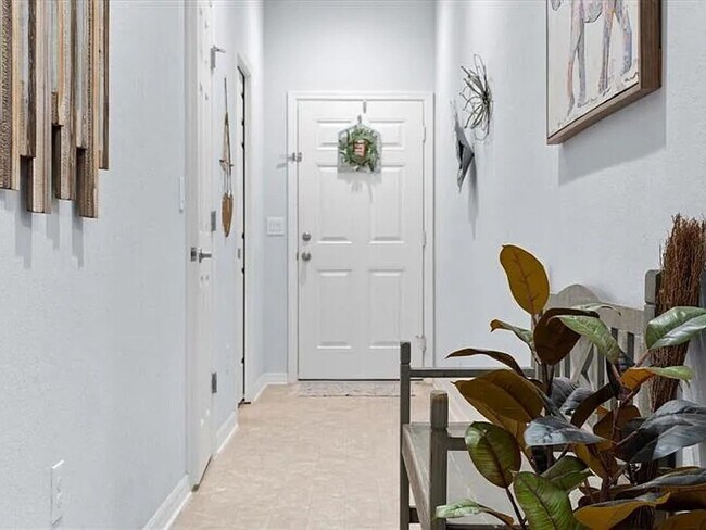 Building Photo - 3 Bedroom Townhome in Sarasota