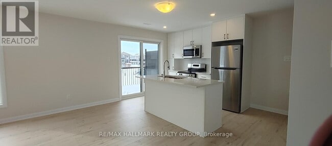 Building Photo - 821 Arcadian Private