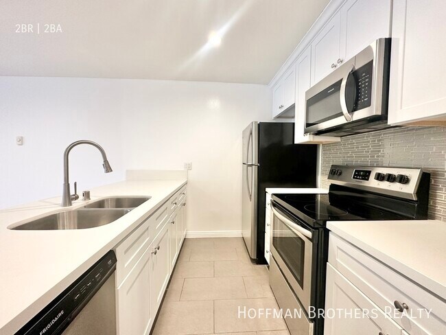 Building Photo - 724 N West Knoll Dr West Hollywood, CA 90069