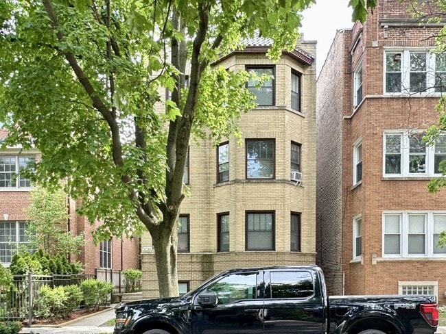 Building Photo - 2131 W Giddings St