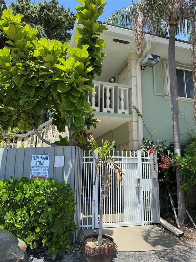 Foto del edificio - 1423 Holly Heights Dr