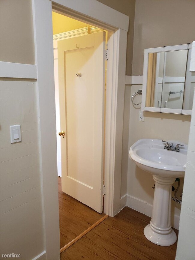 Building Photo - Studio, 1 bath Apartment - Gernard 304