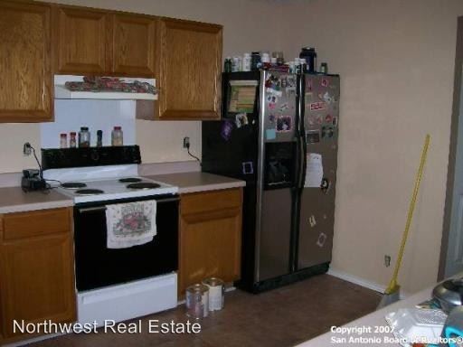 Building Photo - 4 br, 2.5 bath House - 8826 Roquefort