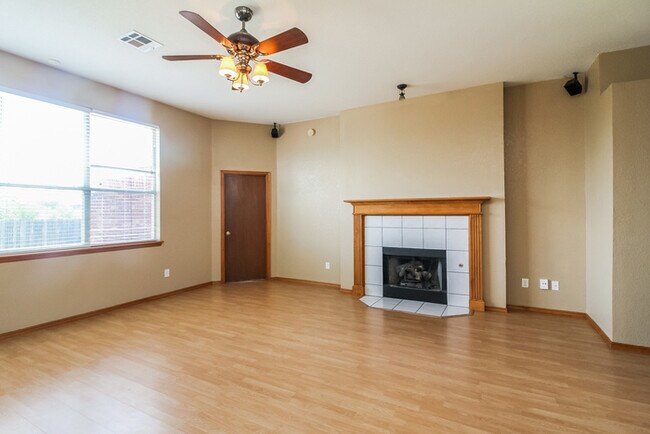 Building Photo - 912 Westbury Terrace