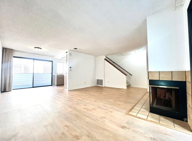 Foto del edificio - 4553 Chateau Dr