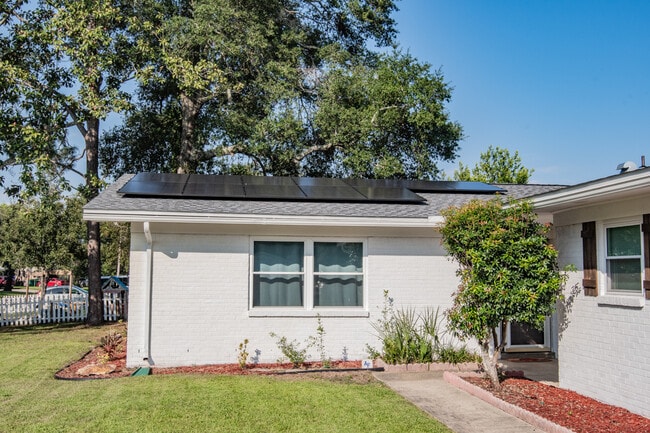 Building Photo - 742 Bradford Dr