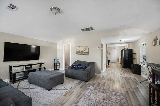 Foto del edificio - 306 E 38th St
