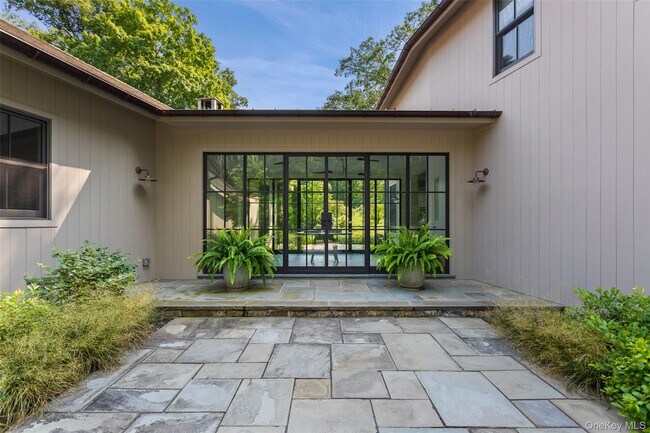 Building Photo - 20 Mianus River Rd