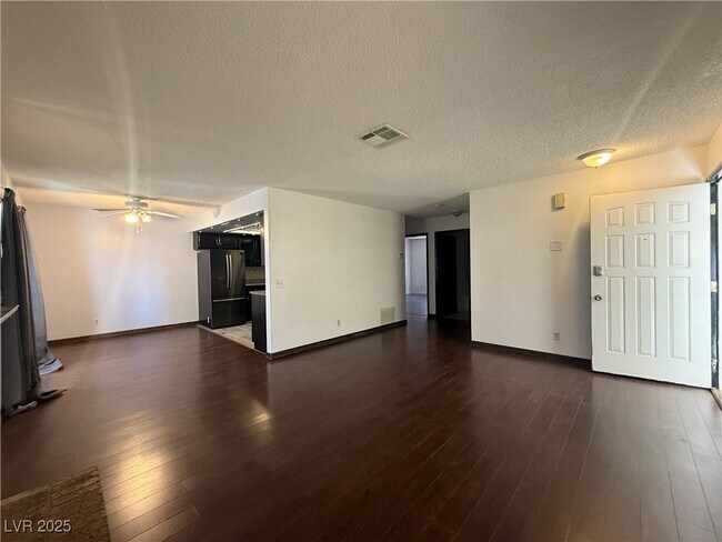 Building Photo - 6661 W Tropicana Ave