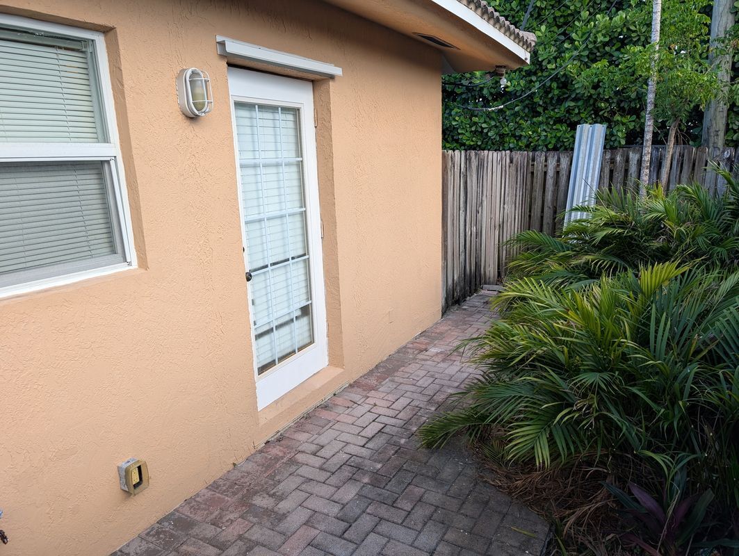 Foto principal - 728 NE 13th Ct