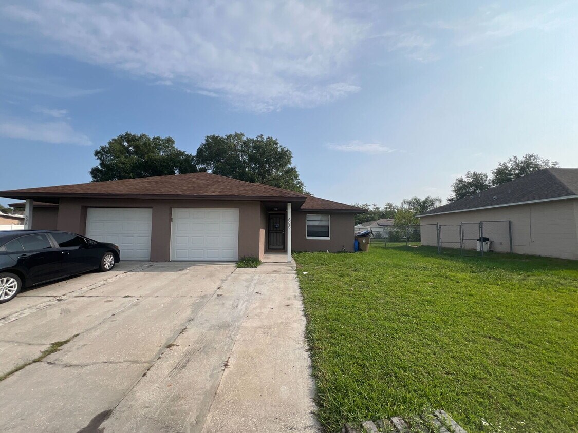 Primary Photo - 686 Royalty Ct