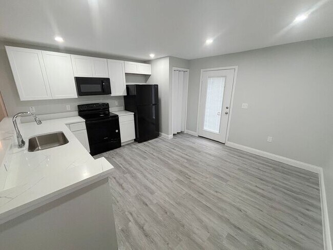 Foto del edificio - Lovely 3-Bedroom Home in the Heart of Midw...