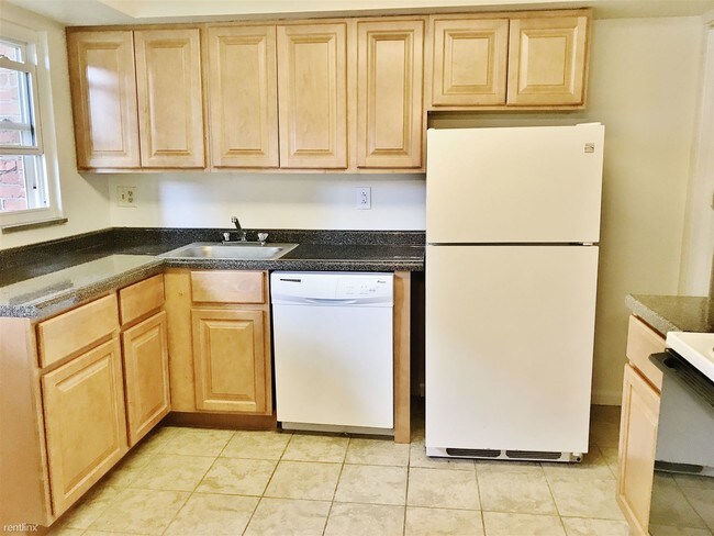 Building Photo - 3 br, 1 bath  - 130 Lexington Ave