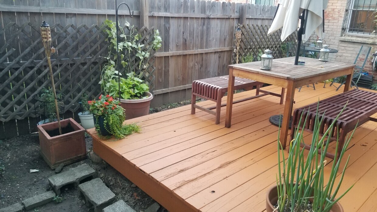 Back Patio - This Furniture stays! - 719 L St NE