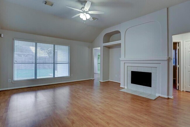 Foto del edificio - 7831 Autumn Hollow Ln