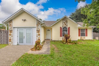 Building Photo - 14 Flora Cove