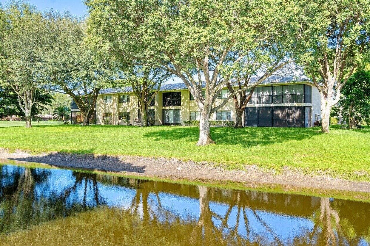 Primary Photo - 17 Stratford Dr
