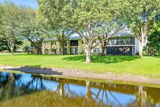 Building Photo - 17 Stratford Dr
