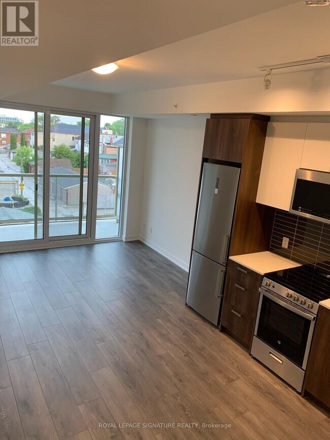 Photo du bâtiment - 1787-1787 St Clair Ave W