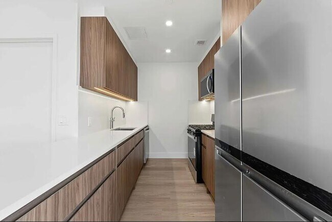 Foto del edificio - 45-10 215th Pl