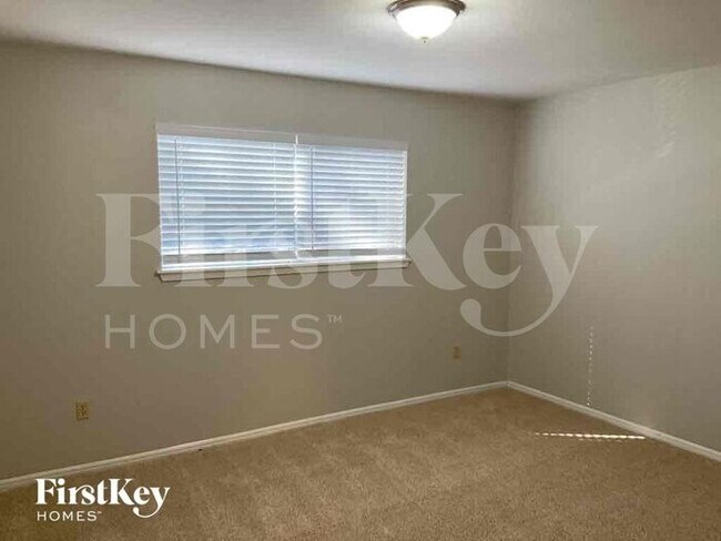 Building Photo - 16911 Memorial Oaks Ln