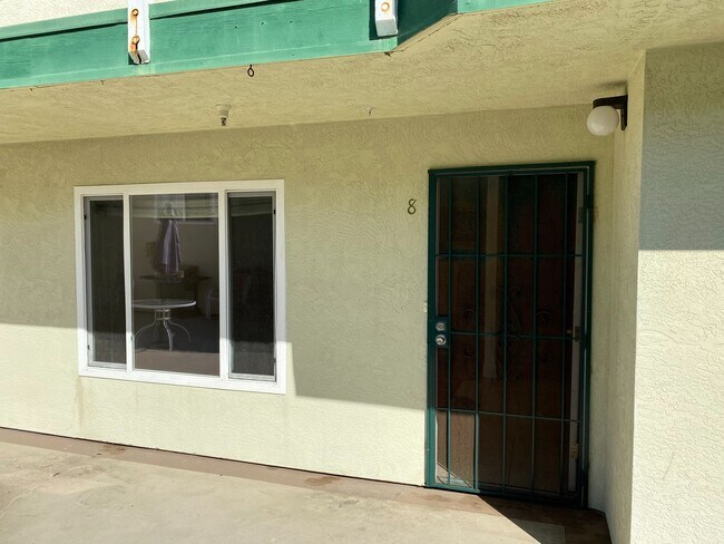 Building Photo - Quiet IB Townhome for Rent!