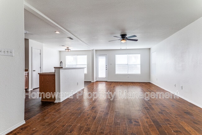 Foto del edificio - 7544 Lazy Spur Blvd