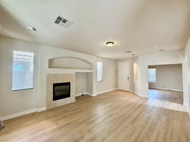 Foto del edificio - Beautiful and well-maintained two-story home in summerlin