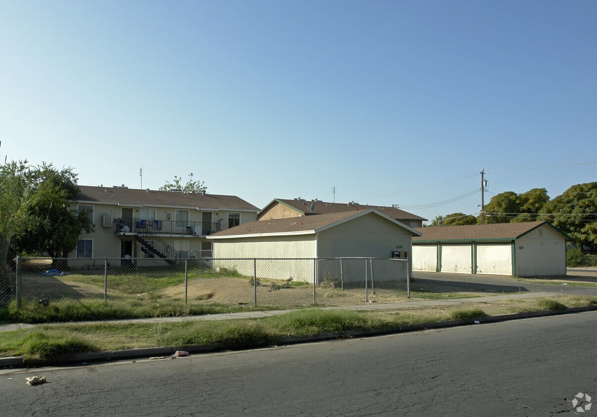 Primary Photo - Woodward Greens