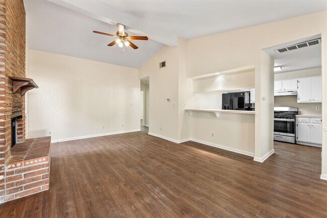 Foto del edificio - 2518 Howellwood Way