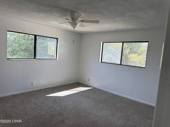 Building Photo - 1135 Magnolia Ave