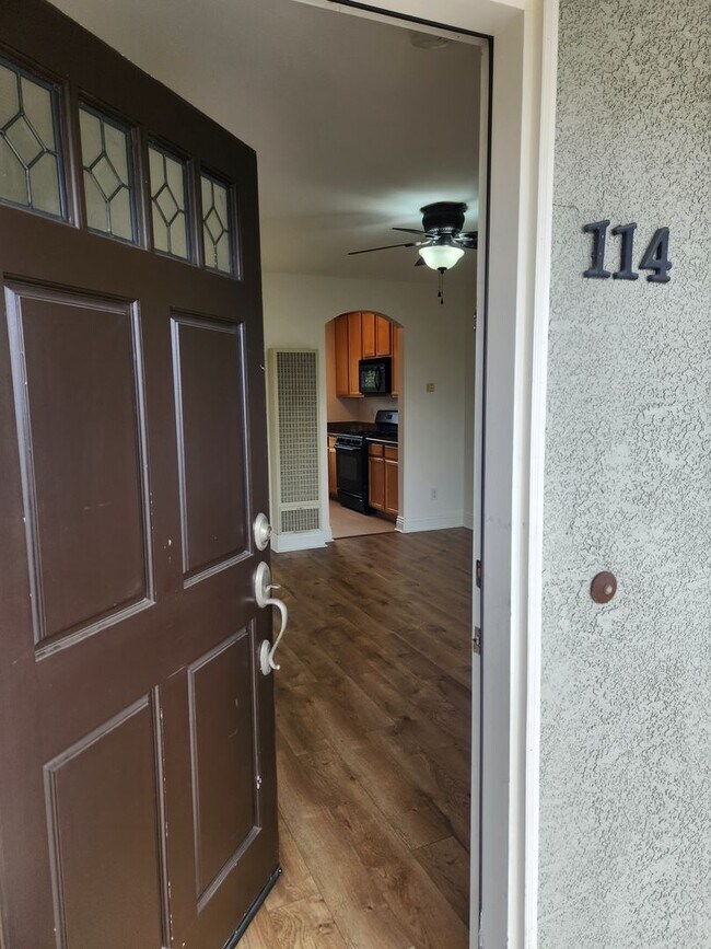 Foto del edificio - **SPECIAL** FIRST MONTH FREE!!! Clean Upstairs Unit In Convenient Location- Close to SDSU!