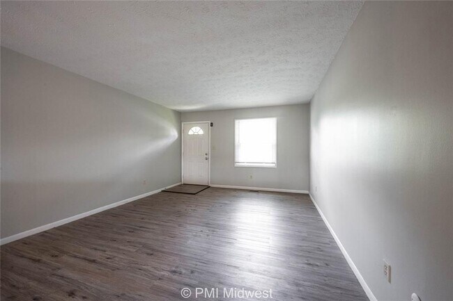 Foto del edificio - 207 W Green Meadows Dr