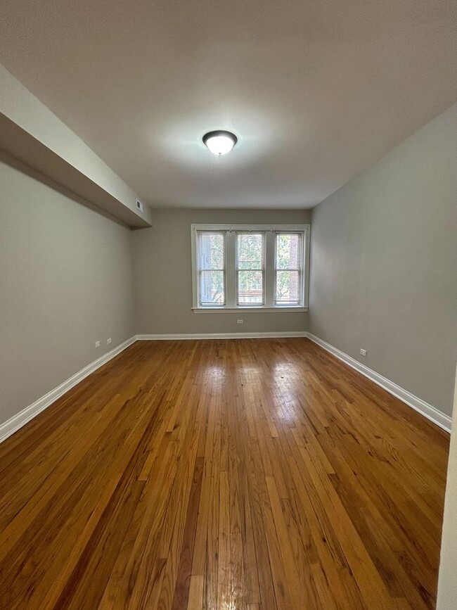 Foto del edificio - 7150 S Cornell Ave