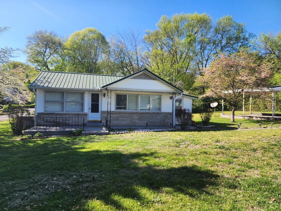 1104 Spring St, Knoxville, TN 37934 House Rental in Knoxville, TN