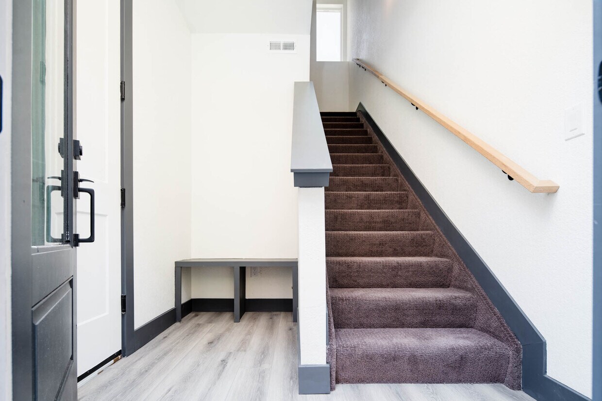 Foto principal - 3569 S Pennsylvania St
