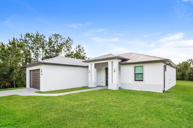 Building Photo - 6133 Hughes Ave, Fort Myers, FL