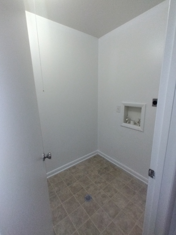 Building Photo - 600 Reusens Rd