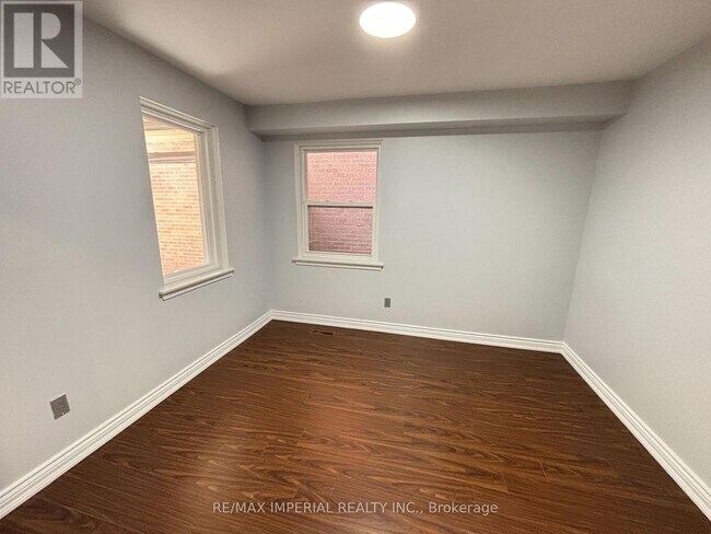 Building Photo - 98 McMorran Crescent