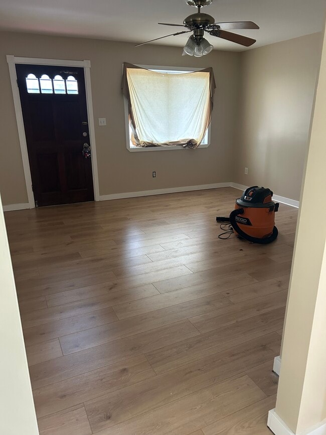 Building Photo - 258 Reynoir St