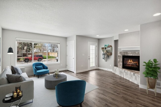 Building Photo - Modern 3BD Townhome w/ a Rooftop Deck!