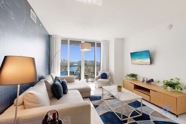 Building Photo - 2602 E Hallandale Beach Blvd