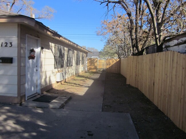 Building Photo - 4123 S Washington St