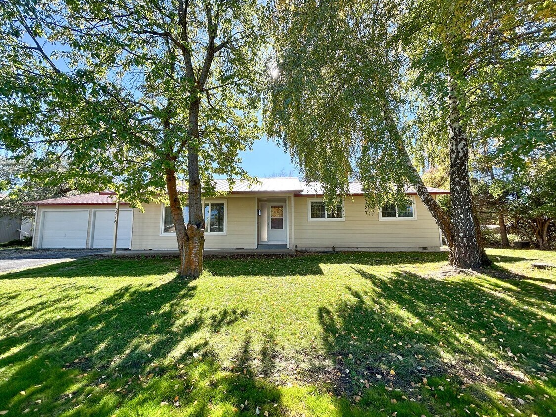 Foto principal - Newly Renovated 3 Bedroom, 2 Bath Home in ...