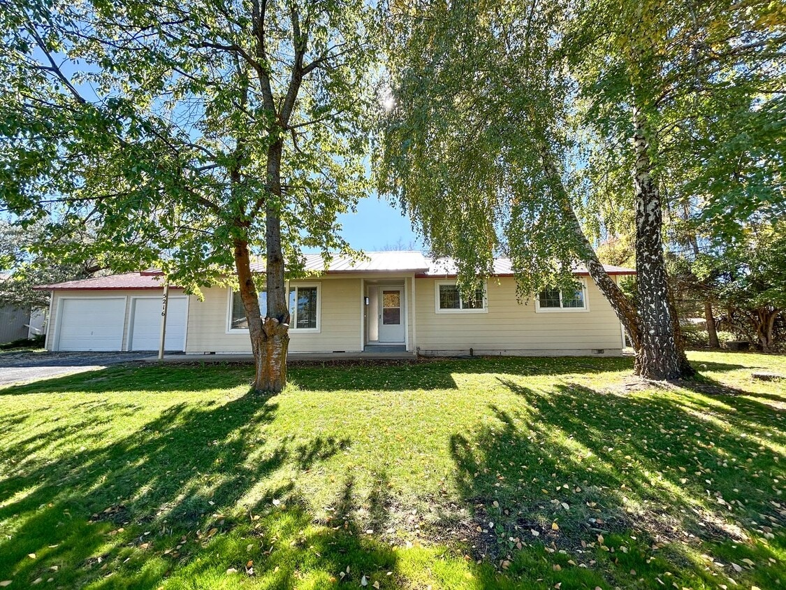 Primary Photo - Newly Renovated 3 Bedroom, 2 Bath Home in ...