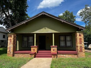 Building Photo - 632 Nacogdoches St