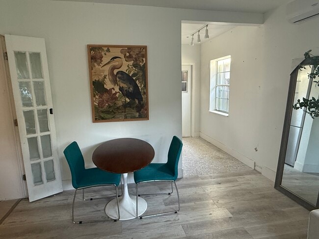 Foto del edificio - 1326 NE 14th Pl